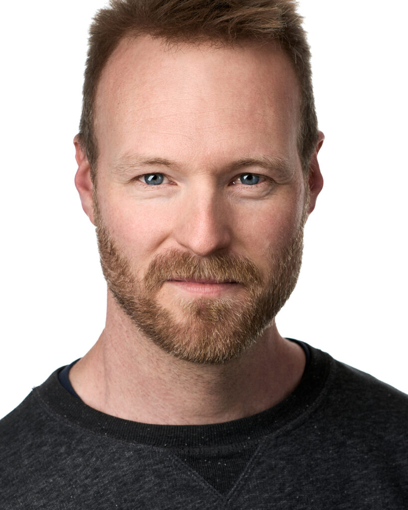 Headshot, Hvid baggrund, Mathias Lind