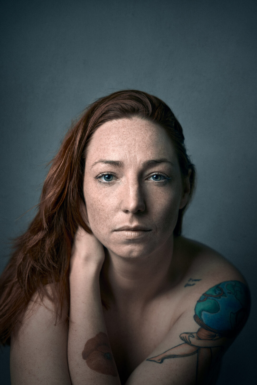 Fotograf Rasmus Lind
Portræt af Julie Hosholm Portræt af Julie Hosholm, smuk kvinde, model, rødt hår, angst, Fotograf Rasmus Lind