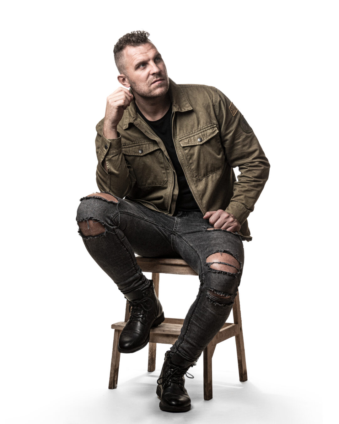 Fotograf Rasmus Lind
Portræt af LUKA Portræt af Luka, Lasse Hvid baggrund, Fotograf Rasmus Lind