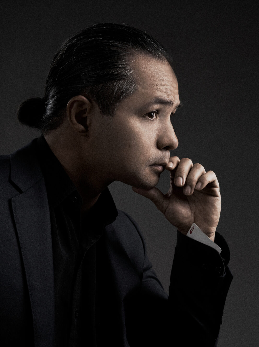 Fotograf Rasmus Lind
Portræt af Sunny Cagara Portræt af Sunny Cagara, Tryllekunstner. Fotograf Rasmus Lind